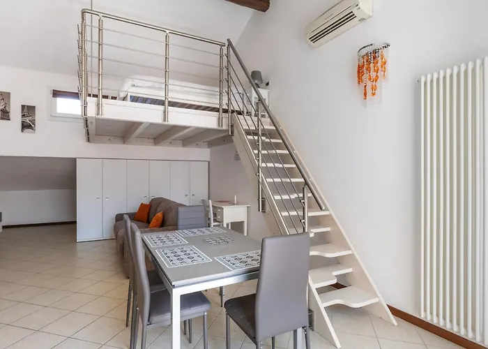 Cozy Mezzanine By Wonderful Italy アパート *