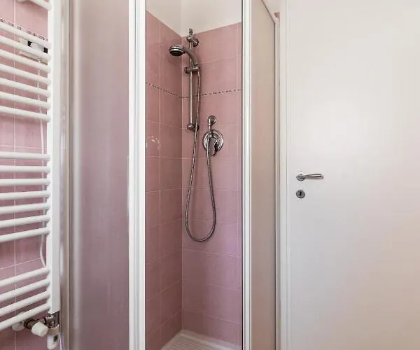 Cozy Mezzanine By Wonderful Italy アパート